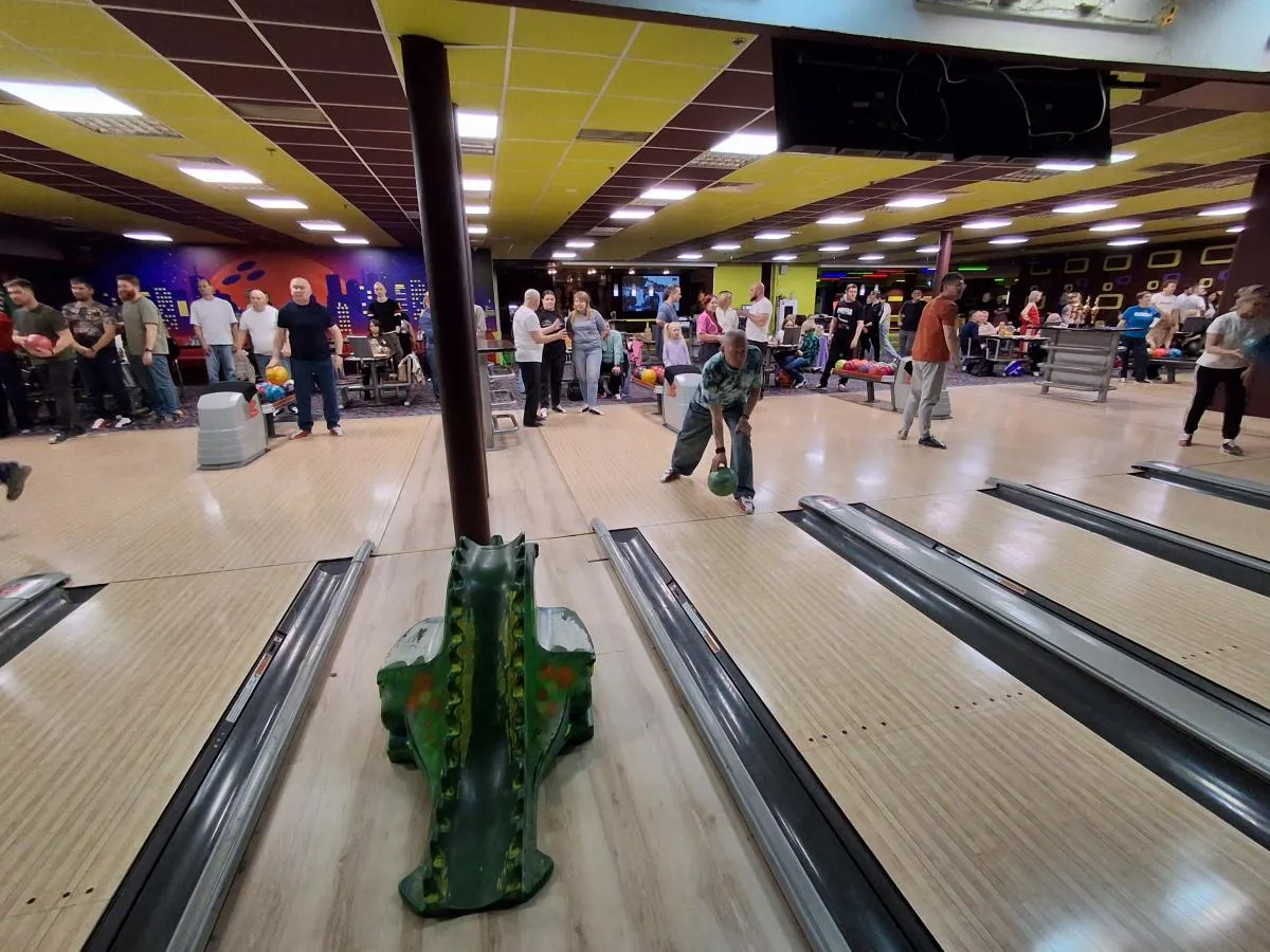 Азартная игра, спорт и улыбки